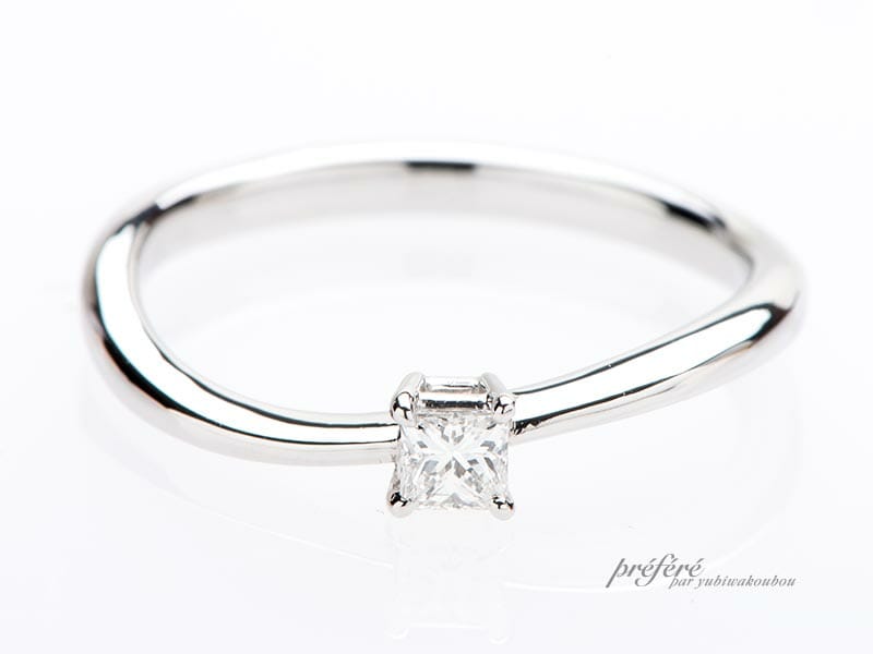 プリンセスカットダイヤを入れたお得な婚約指輪