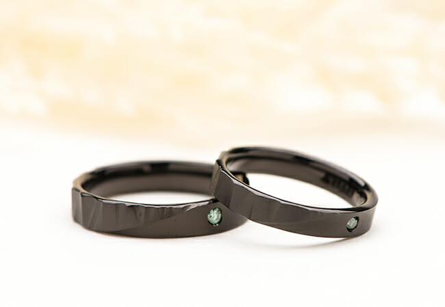 ブラックコーティングを施したフルオーダー結婚指輪